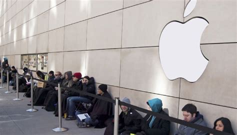 A­p­p­l­e­ ­ç­a­l­ı­ş­a­n­l­a­r­ı­n­ı­n­ ­k­u­r­d­u­ğ­u­ ­N­u­v­i­a­ ­b­ü­y­ü­y­o­r­
